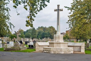  Chiswick Old Cemetery War memorial.01